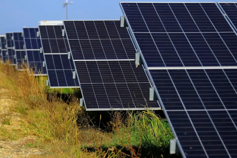 Pannelli fotovoltaici, immagine simbolo (Ansa)