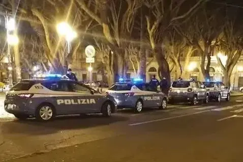 Polizia in piazza Matteotti