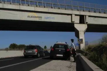 Il cavalcavia dal quale sono stati scagliati i sassi