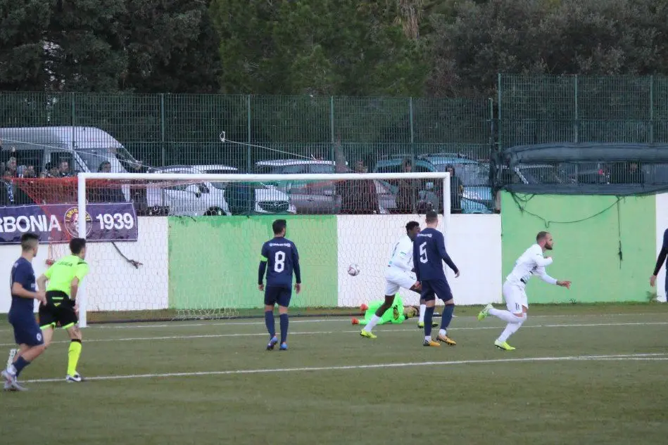 Uno dei gol di Fernandez (Foto Andrea Serreli)