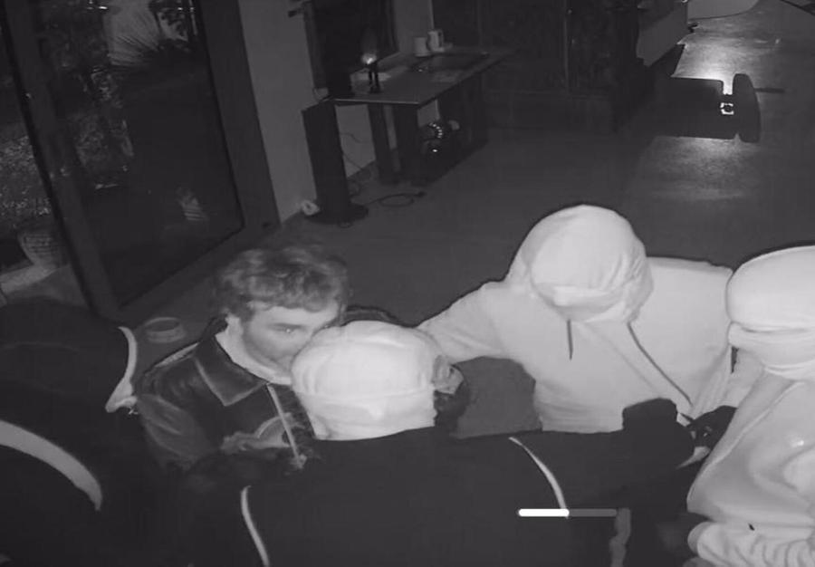 Rapina choc in villa all’ex senatore