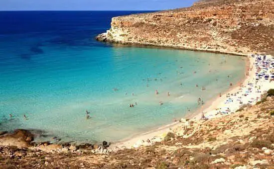 1) Al primo posto la spiaggia dei Conigli, a Lampedusa
