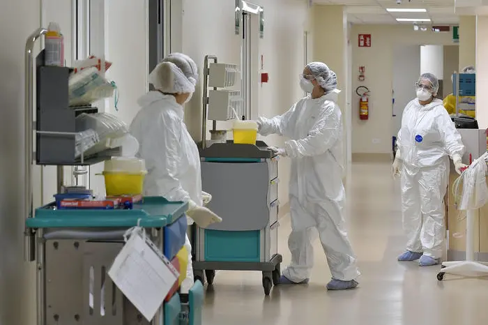 Un reparto Covid (Ansa)