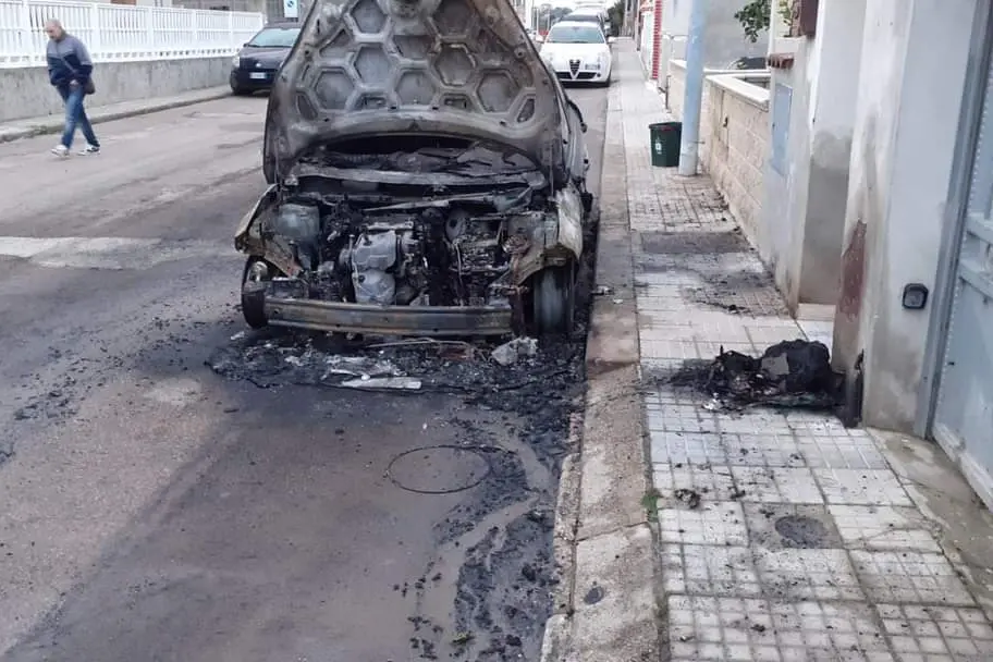 L'auto distrutta (foto Tellini)