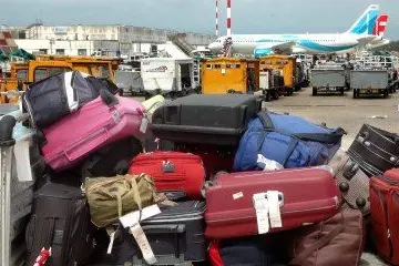 Bagagli all'aeroporto di Fiumicino (foto: Ansa)