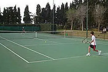 Due giovani atleti sardi si affrontano sul green set