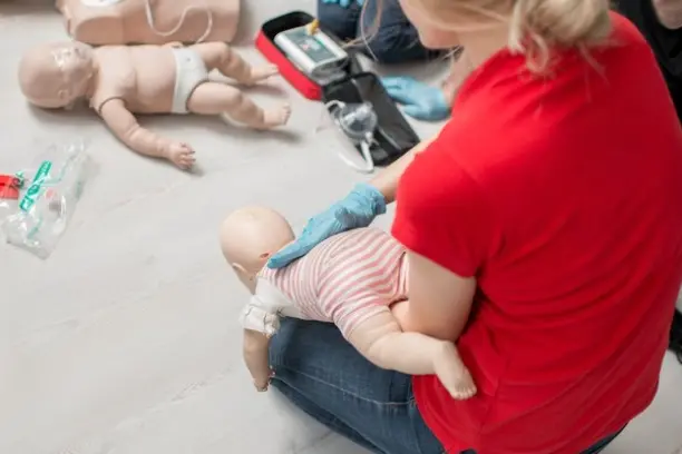 Esercitazione per una manovra di disostruzione delle vie respiratorie