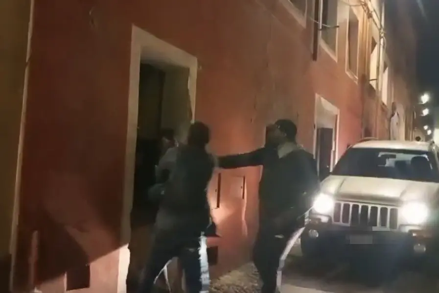 Un momento della rissa