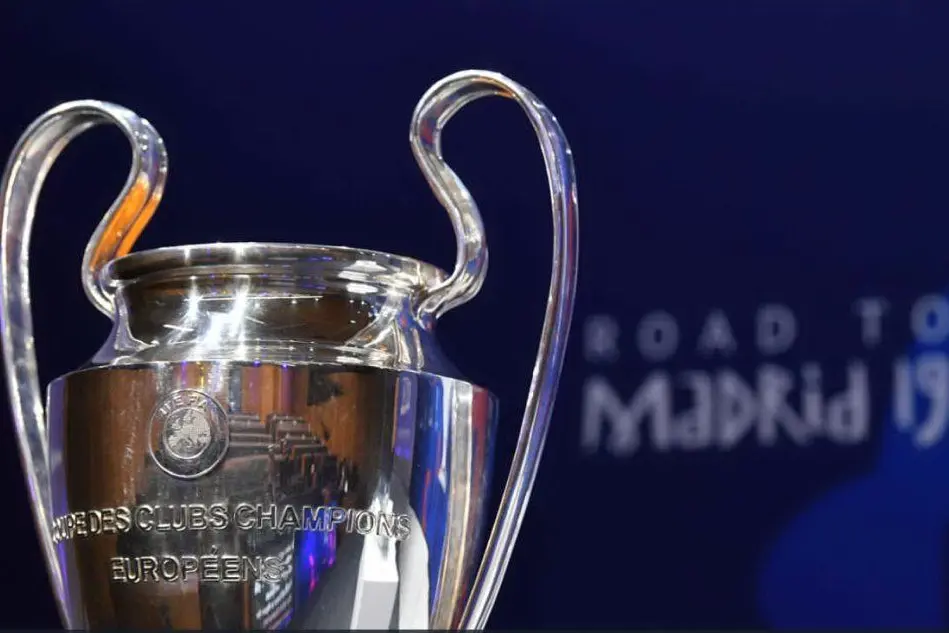 La coppa dalle grandi orecchi (foto Twitter Champions League)