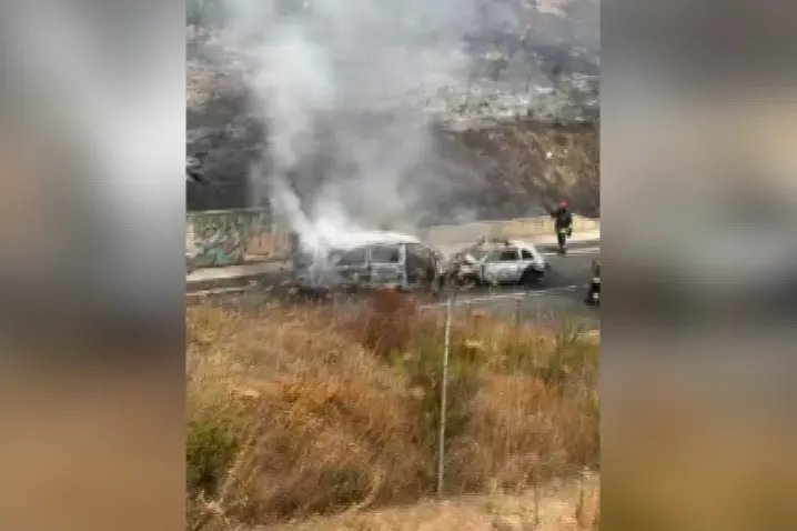 Le auto distrutte, la vegetazione in fiamme: le immagini dopo la tragedia di Solanas