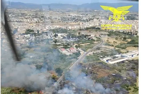 L'incendio a ridosso delle Fornaci Picci (Foto: Forestale)
