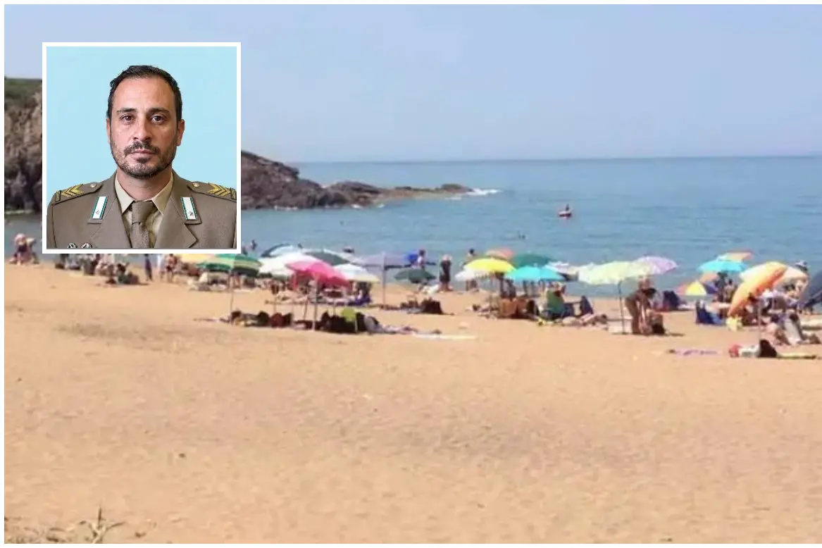 La spiaggia di Porto Alabe, nel riquadro il sergente maggiore Massimo Deligia