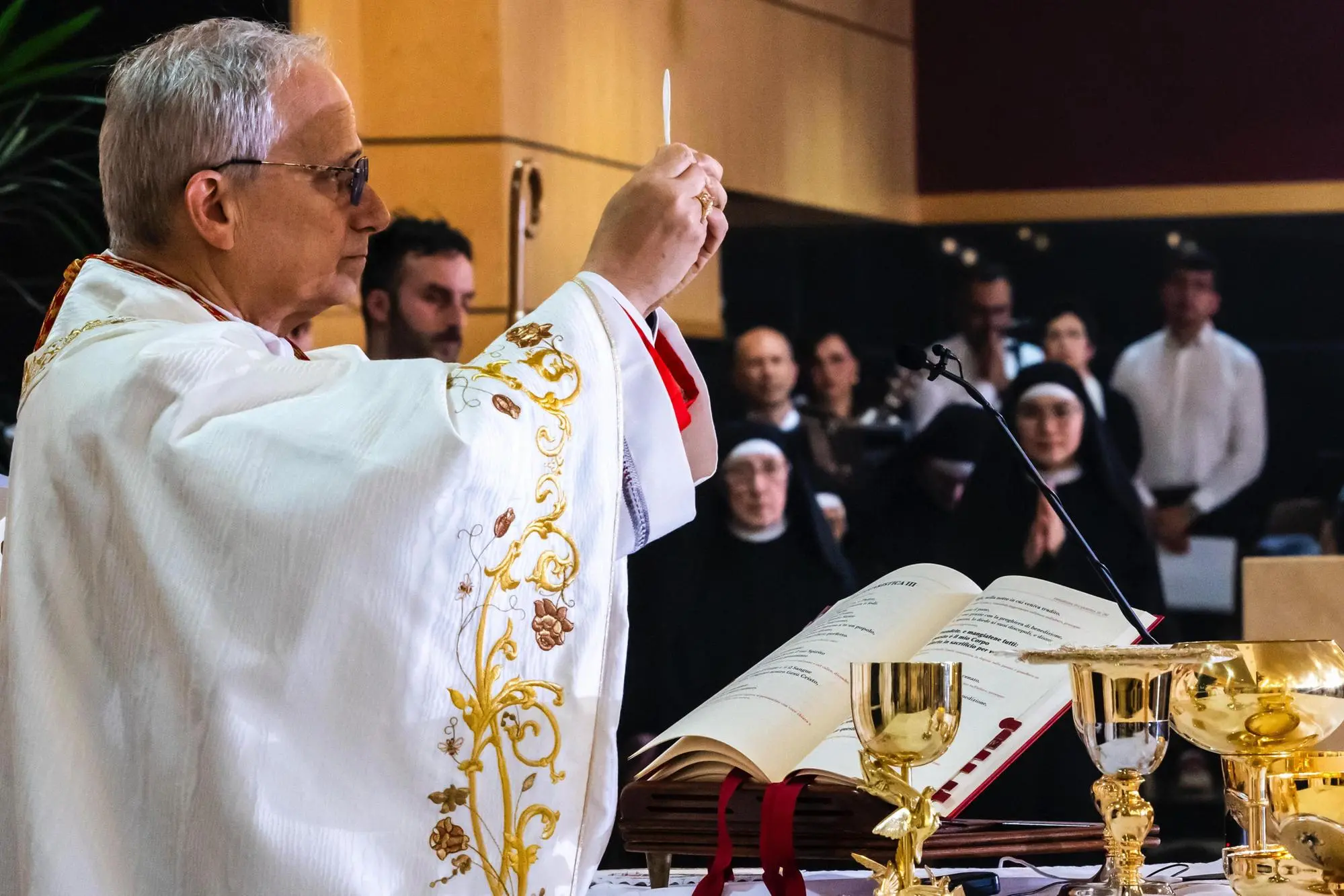 Il cardinale Robert Francis Prevost, ora Papa Leone XIV, a Cascia (Perugia) nel 2024 (foto Ansa)