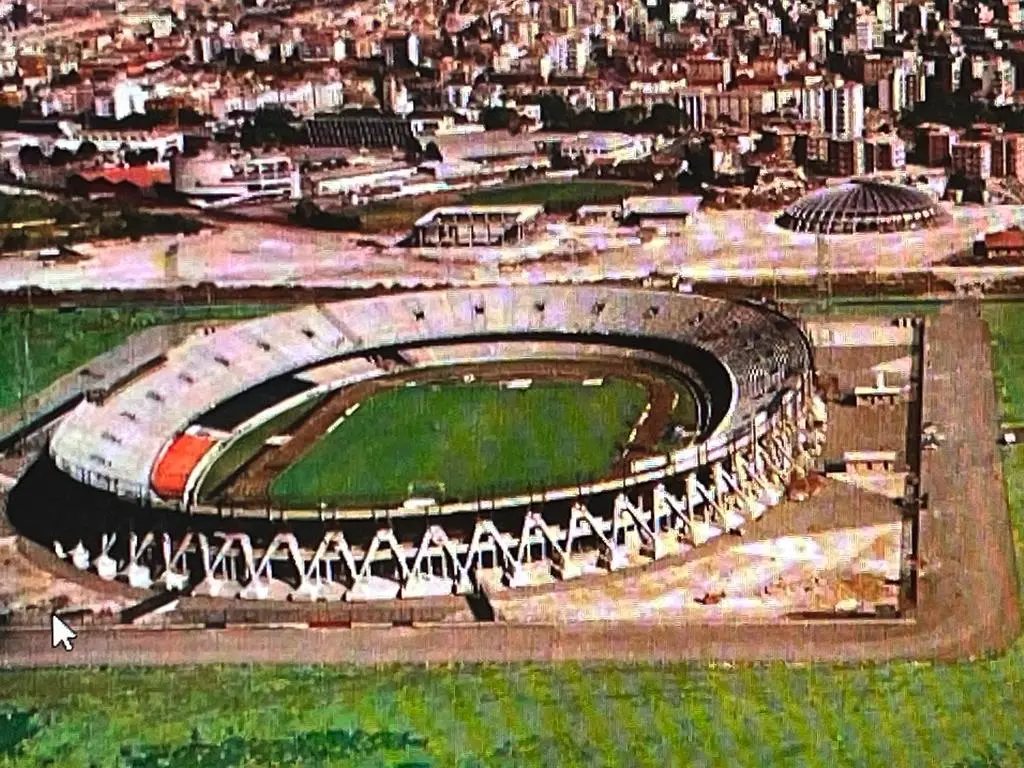 Lo stadio Sant'Elia in una foto degli anni '80 (foto concessa da Davide Sebis)