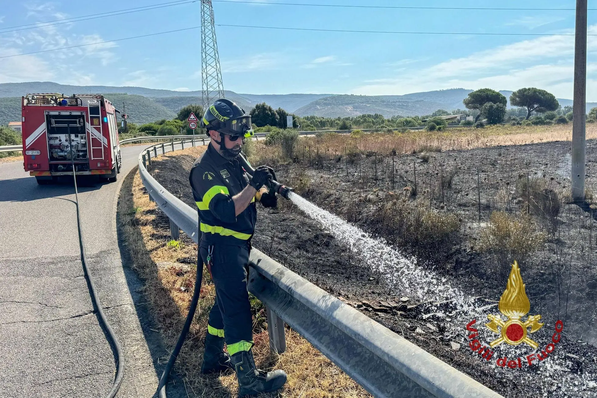 Incendio a Terralba (foto Vigili del fuoco)