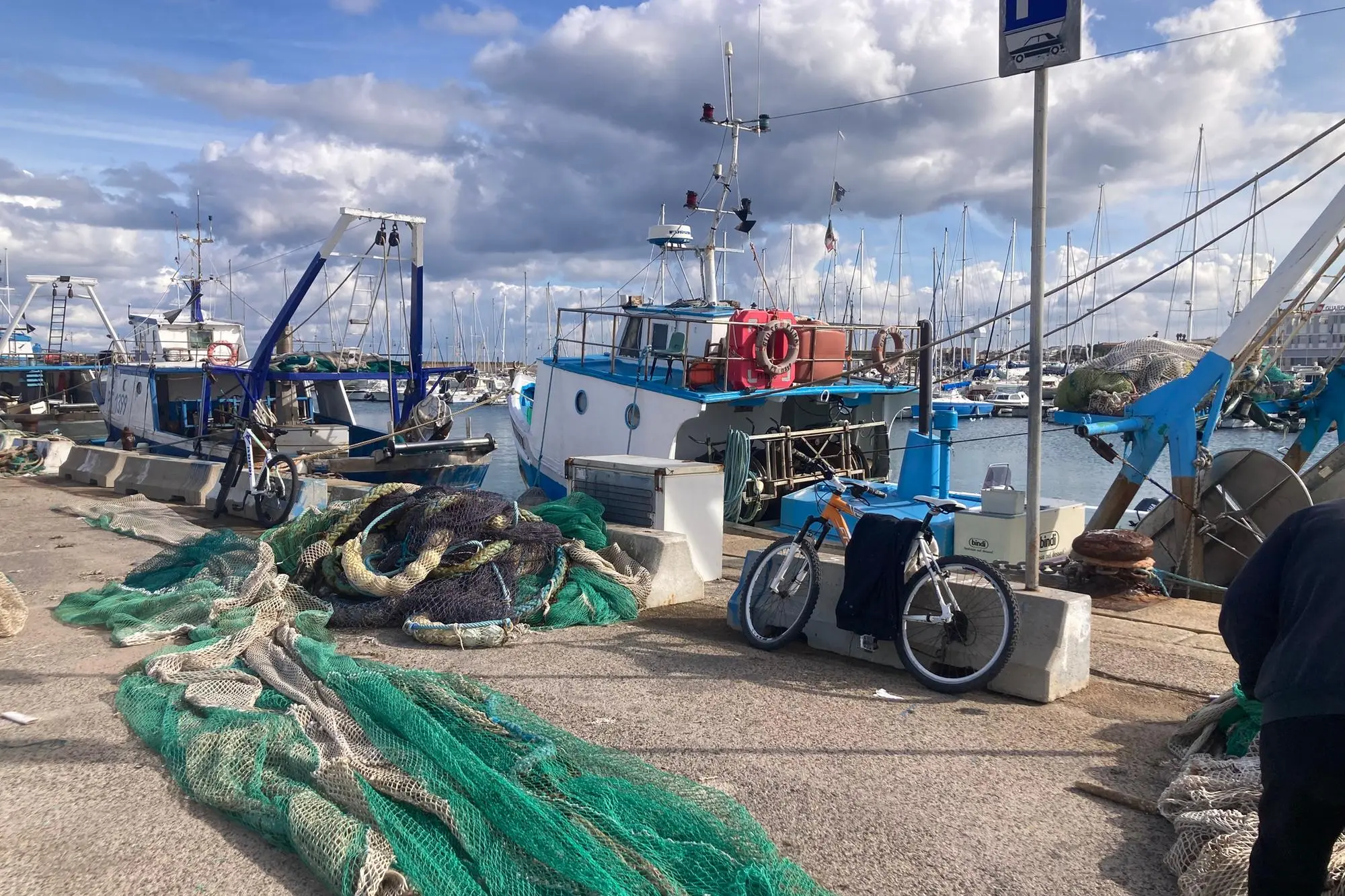 La banchina pescherecci a Porto Torres (foto Pala)