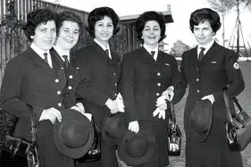 Polizia femminile (foto dalla copertina del libro)