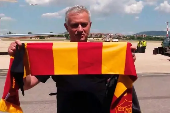 Mourinho al suo arrivo a Roma (foto via Ansa)