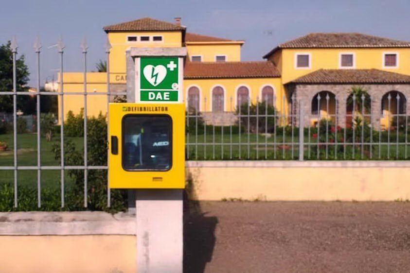 Aborea, il Comune investe sulla sicurezza: in via Lazio installato un defibrillatore