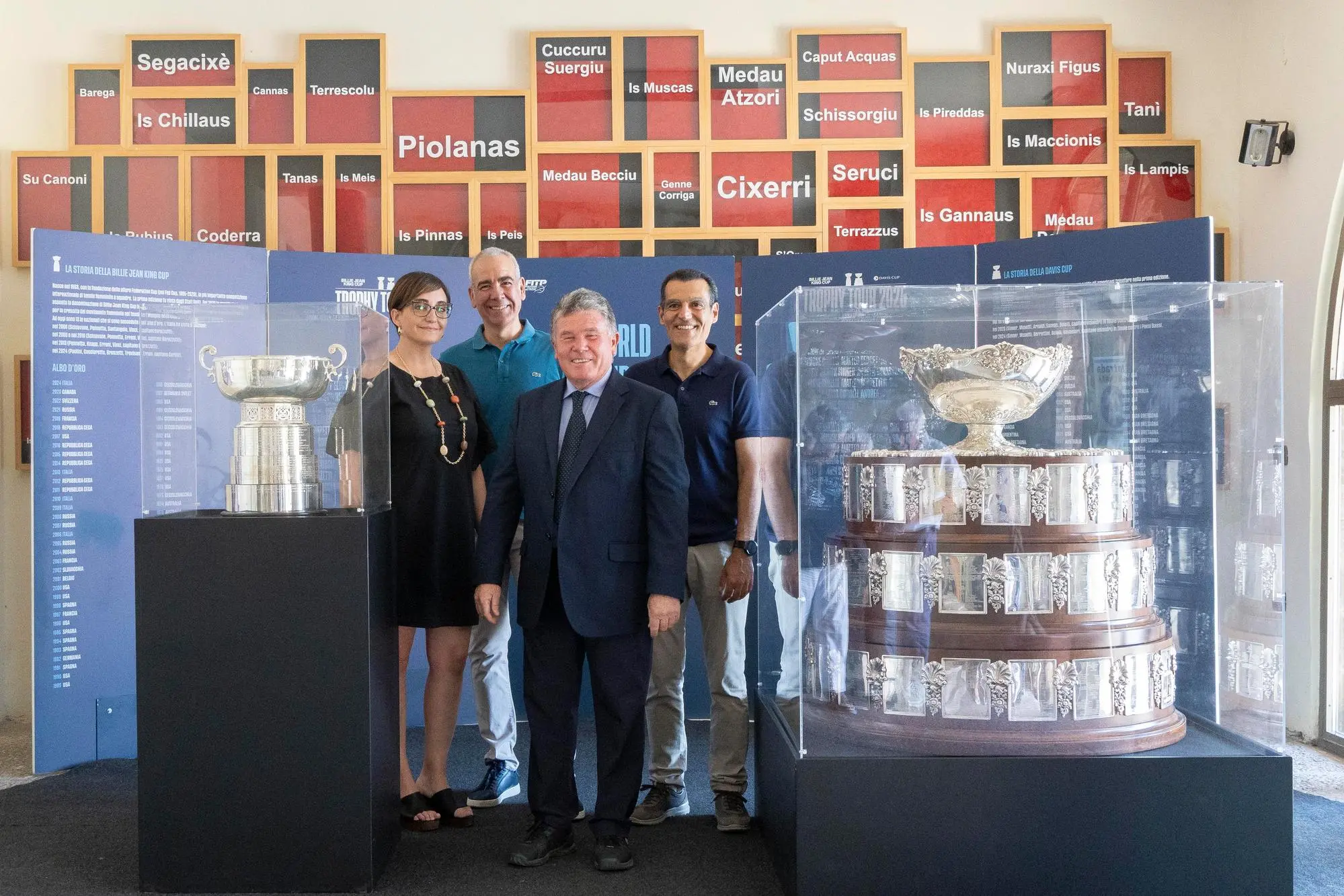 L'assessora allo sport Giorgia Meli, il presidente del TC Carbonia Maurizio Casti, il presidente della FITP Sardegna Franco Bellini e GianFranco Loi vice presidente del Tc Carbonia (foto Murru)