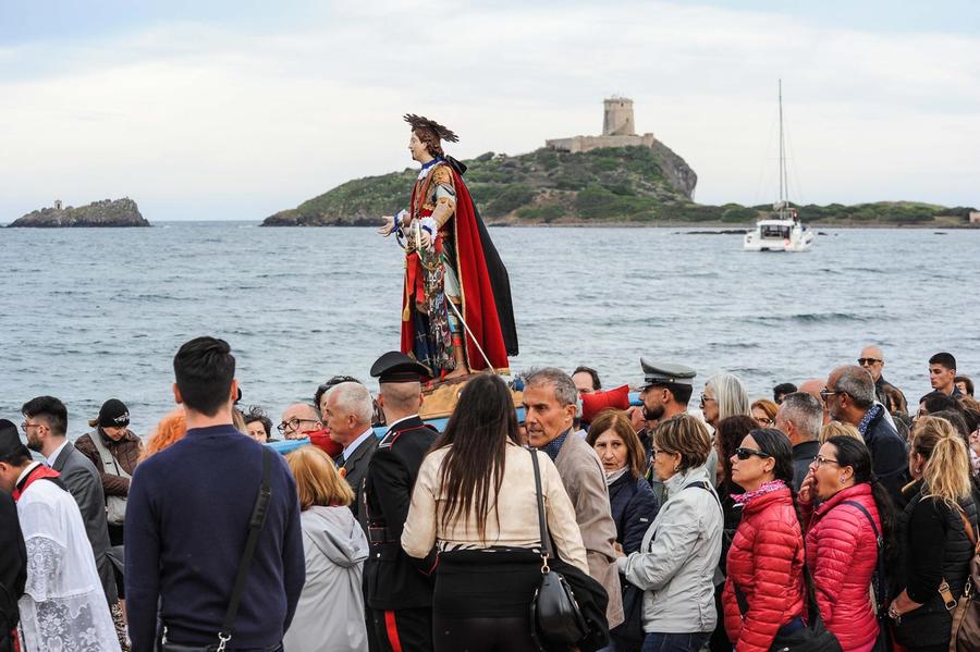 Folla di fedeli per Sant’Efisio, oggi il rientro a Cagliari