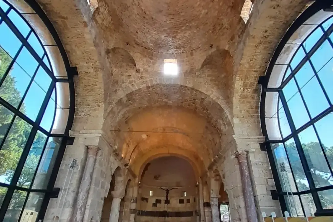 L'interno della Basilica di San Saturnino a Cagliari (foto concessa)