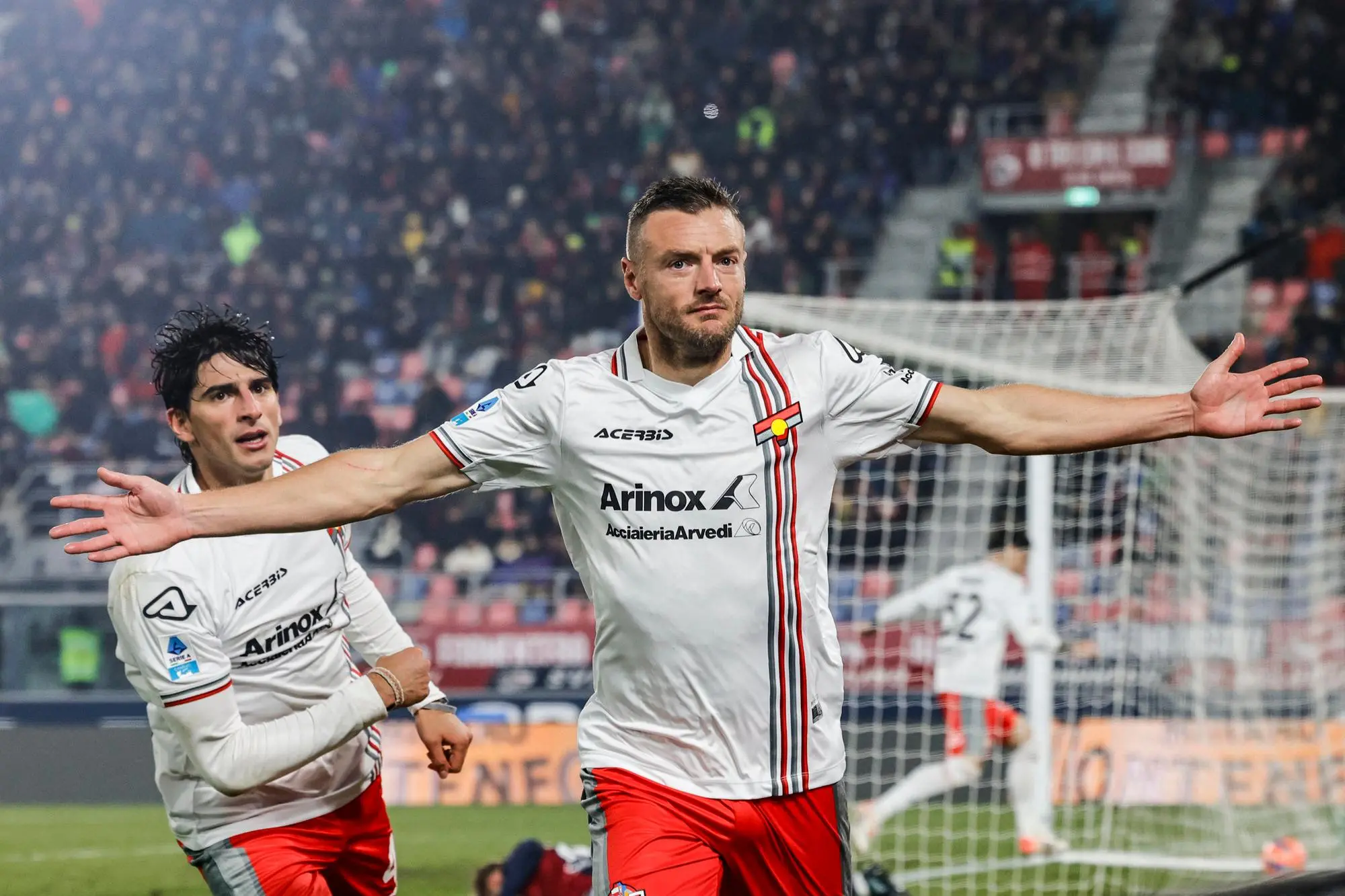 Cremonese's Jamie Vardy jubilates with his teammates after scoring the second goal during the Italian Serie A soccer match Bologna FC vs US Cremonese at Renato Dall'Ara stadium in Bologna, Italy, 1 December 2025. ANSA /SERENA CAMPANINI