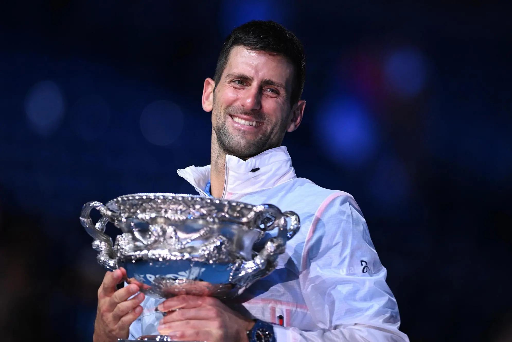 epa10438190 Novak Djokovic of Serbia holds the Norman Brookes Challenge Cup after winning the men’s singles final against Stefanos Tsitsipas of Greece at the 2023 Australian Open tennis tournament in Melbourne, Australia, 29 January 2023. EPA/James Ross AUSTRALIA AND NEW ZEALAND OUT