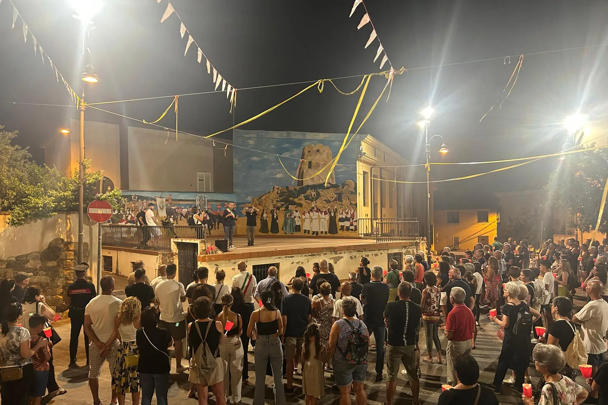 La folla sul sagrato (Secci)