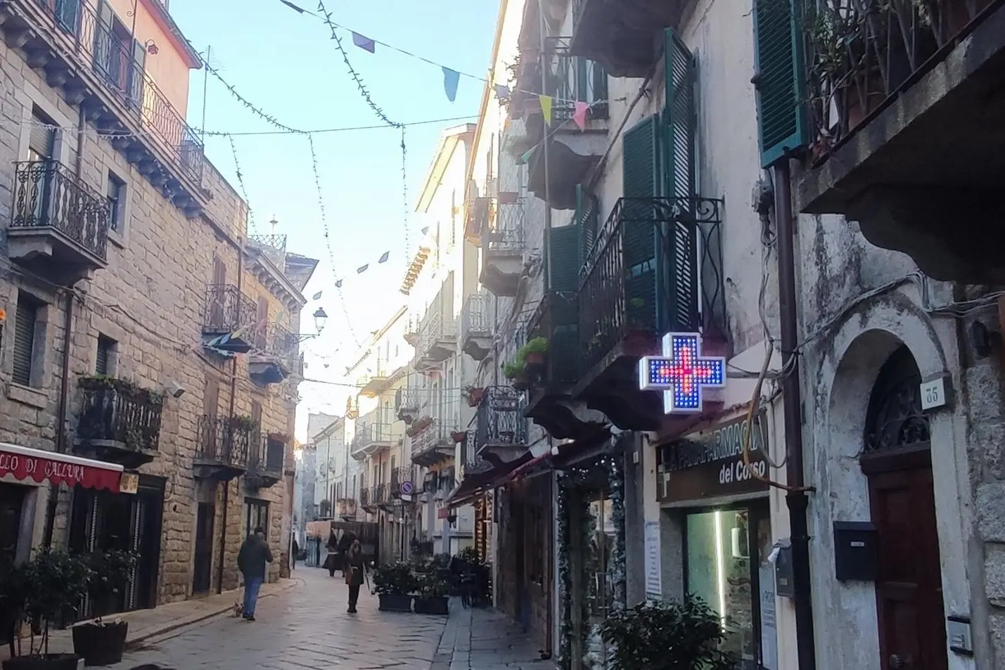 Tempio Pausania, una via del centro (foto Ronchi)