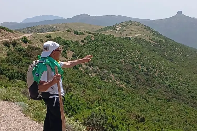Francesco Calledda “Zigheddu” durante il transito nel Gennargentu Arzanese (Onano)