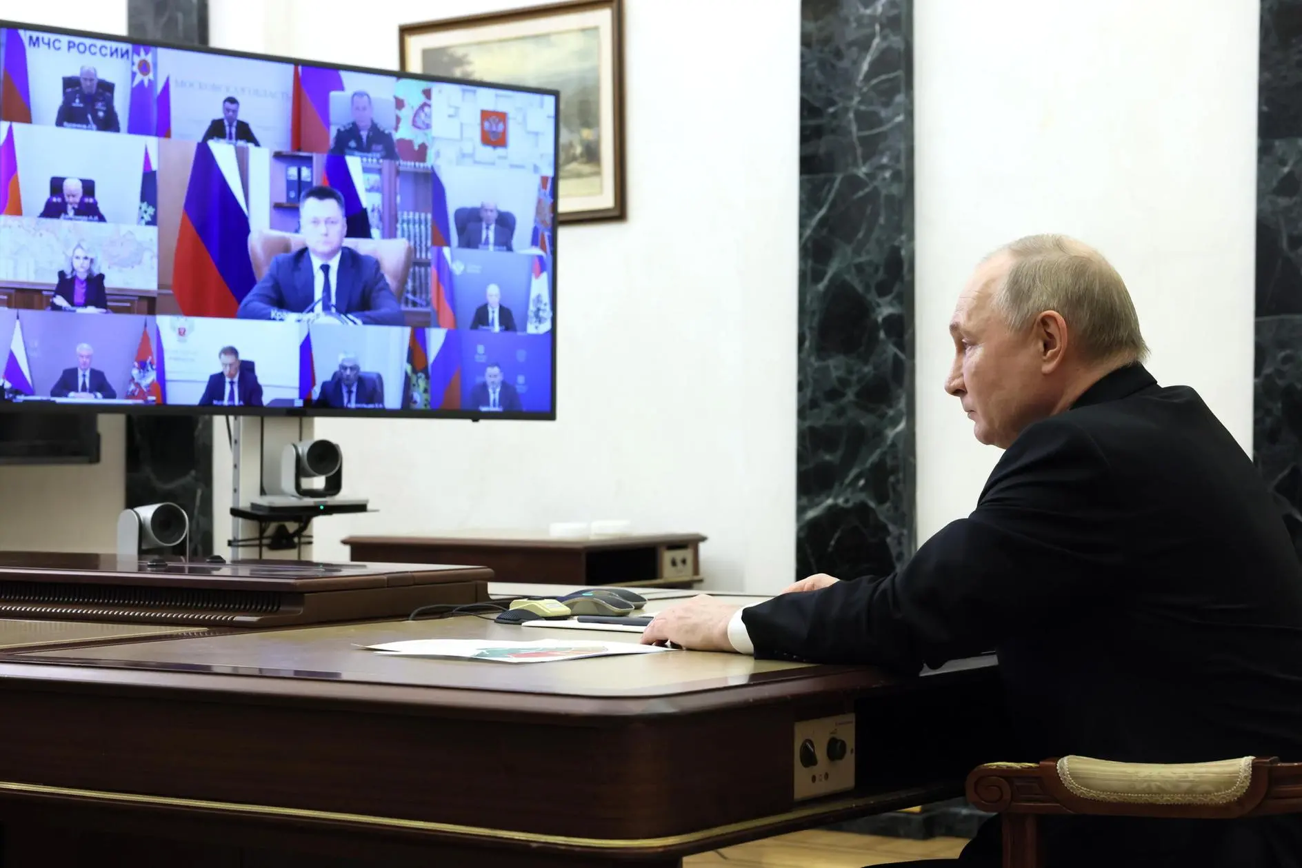 Putin fa il punto dopo l'attacco con ministri e generali (Ansa-Epa)