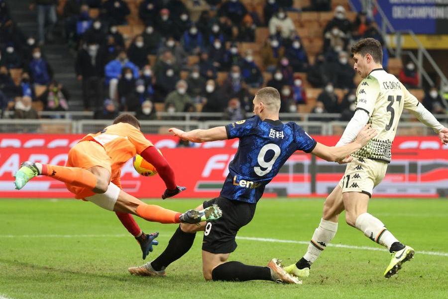 L’Inter vince in rimonta col Venezia. Pari a reti bianche tra Lazio e Atalanta