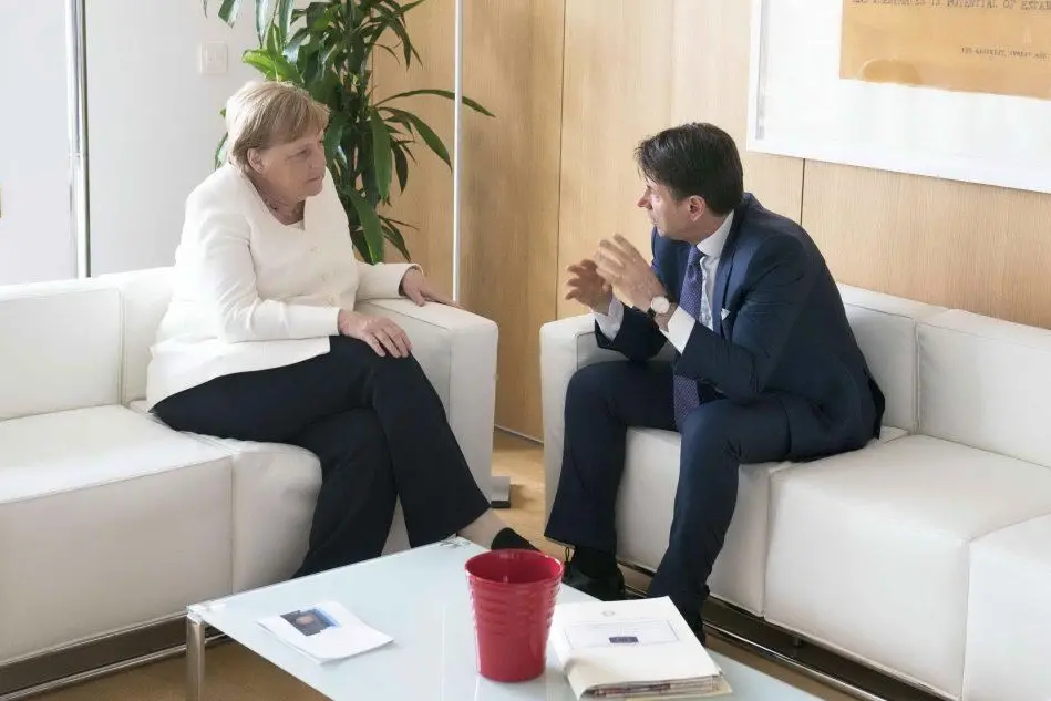 Il colloqui tra Angela Merkel e Giuseppe Conte (Ansa)