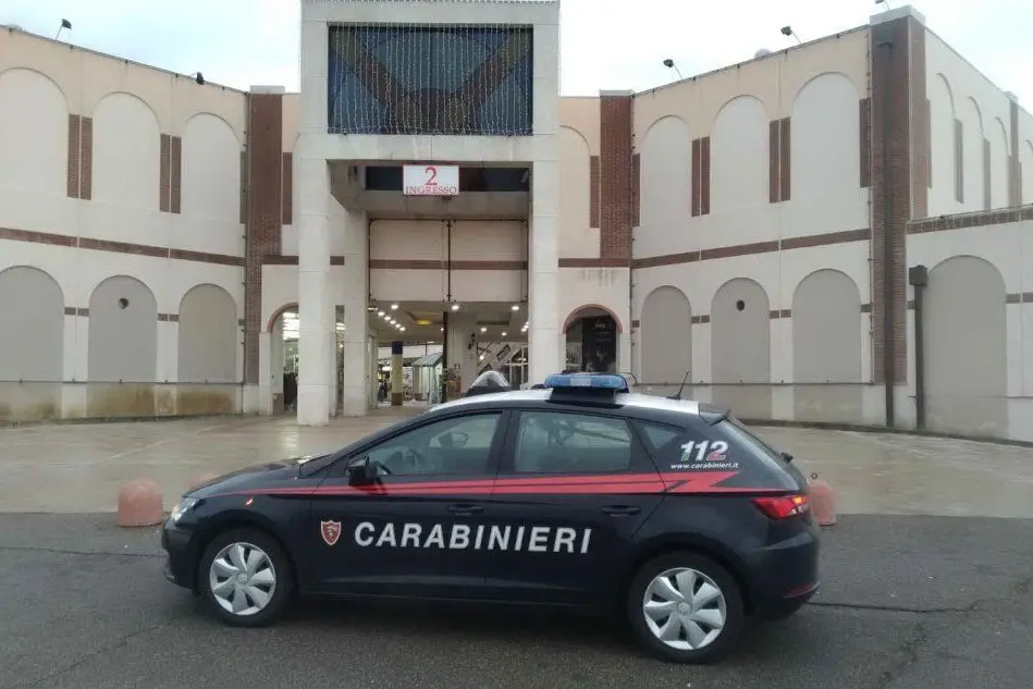 Il centro commerciale (foto carabinieri di Cagliari)