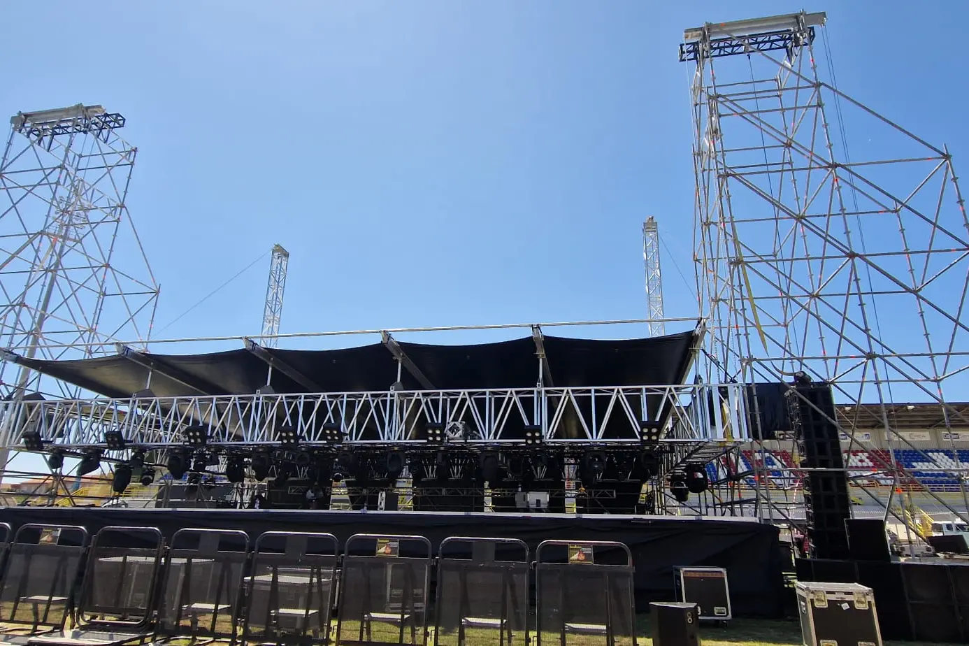 il palco del "Vanni Sanna" (foto concessa)