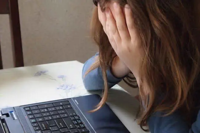 L'incubo di una ragazza di Carbonia: l'ex ha diffuso le sue foto hard sul web