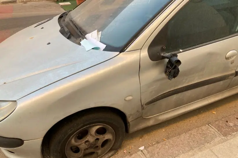 L'auto abbandonata (foto L'Unione Sarda-Pala)