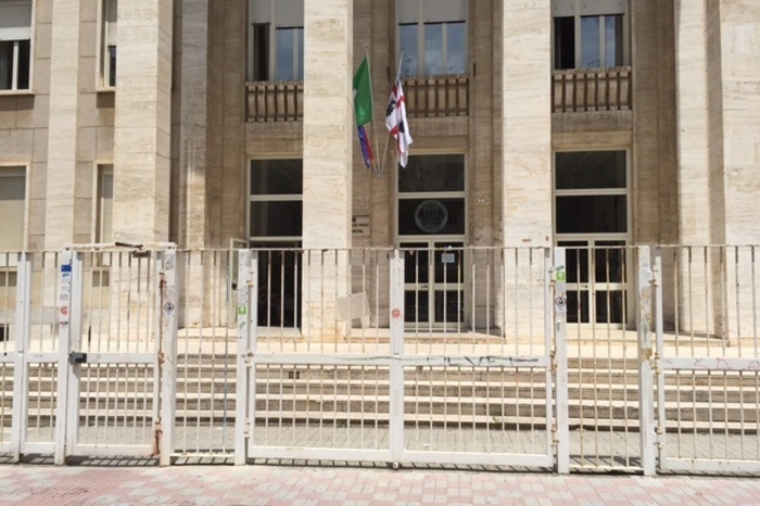 Il Liceo Dettori a Cagliari (Ansa)