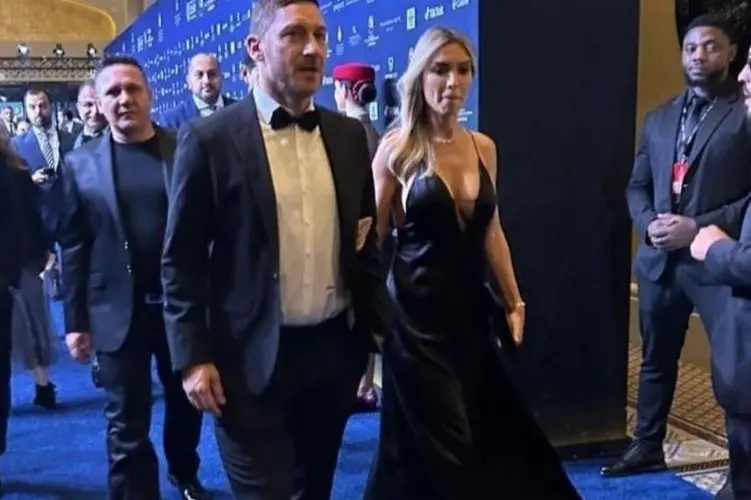Francesco Totti e Noemi Bocchi (dai social)