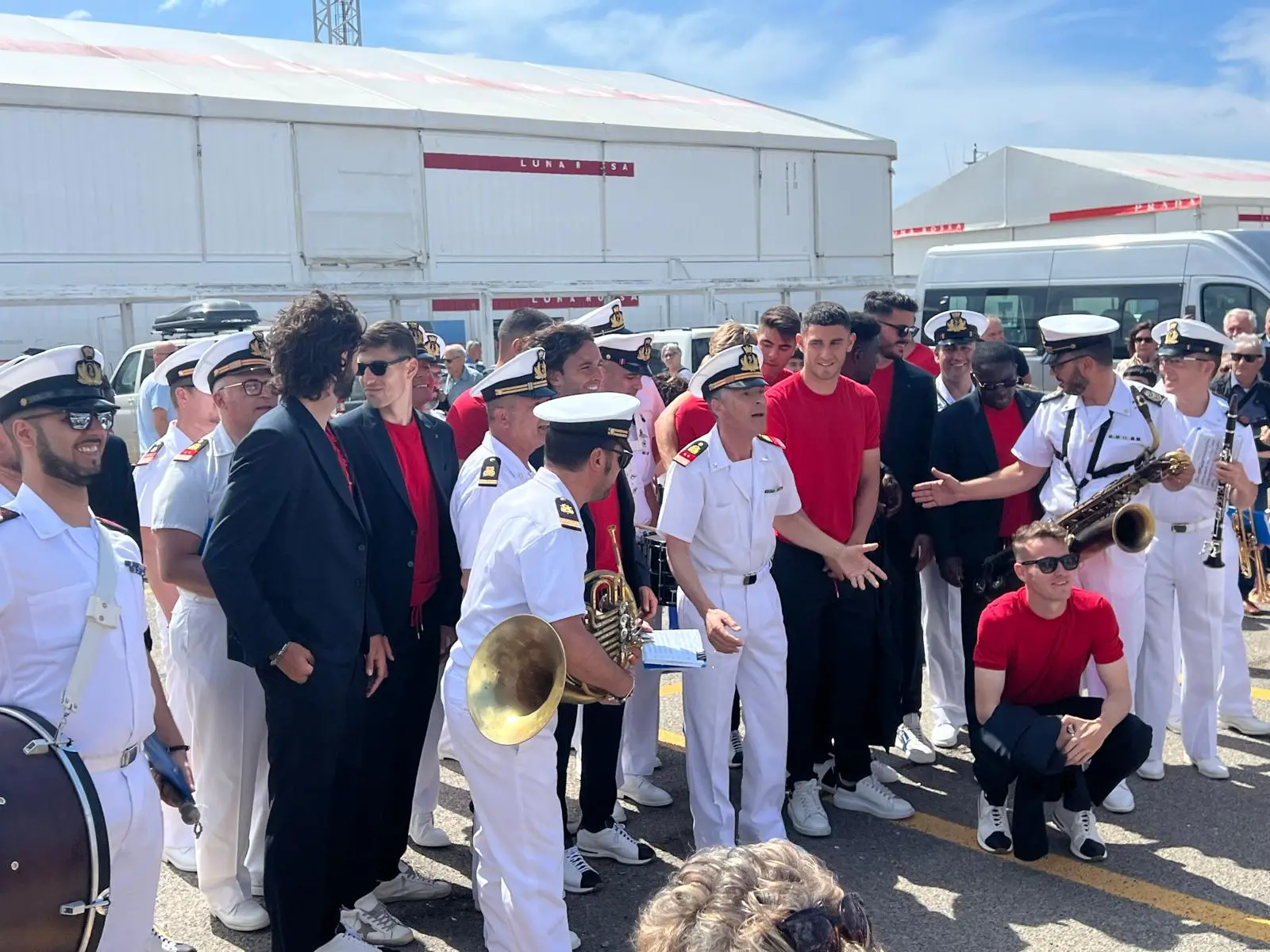 La visita del Cagliari Calcio alla nave Amerigo Vespucci (foto Madeddu)