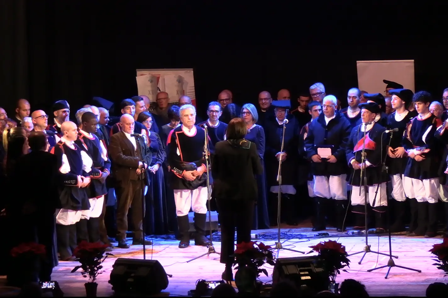 I cori riuniti per il Deus ti salvet Maria (foto ufficio stampa)