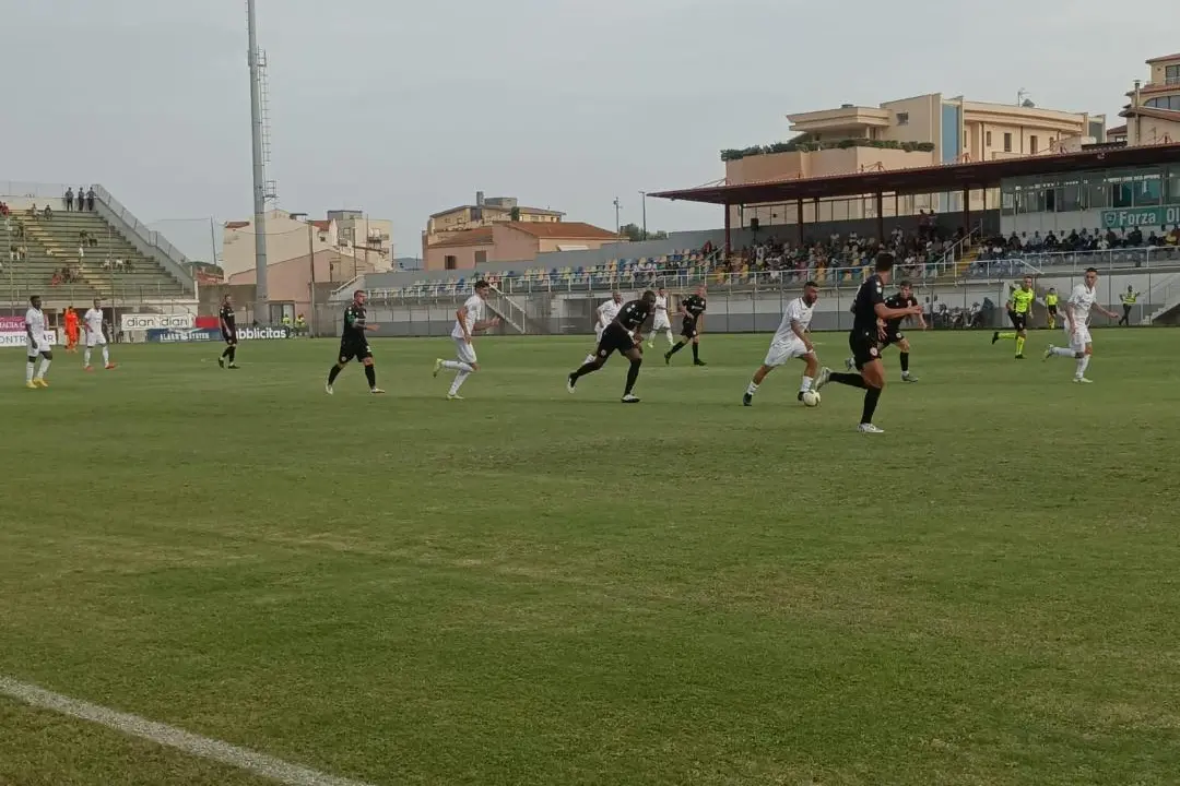 Ragatzu in azione nel match di andata tra Olbia e Vis Pesaro (foto Giagnoni)