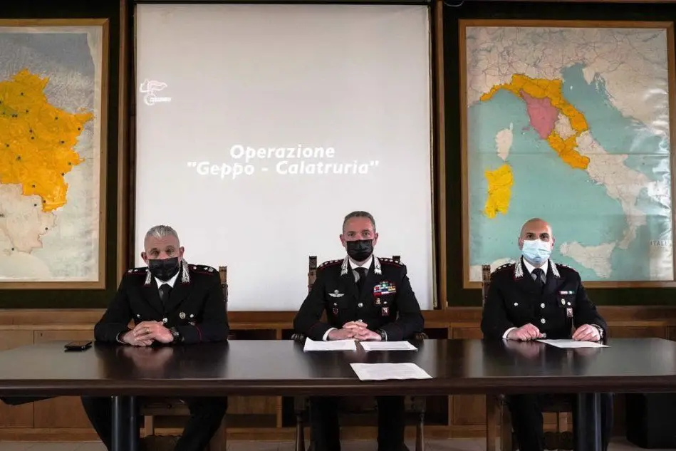 Da sinistra, Maggiore Michele Morelli, comandante del Nucleo Investigativo Livorno; Col. Massimiliano Sole, comandante provinciale Livorno; Tenente Colonnello Armando Ago, comandante del Reparto Operativo Livorno (Foto Carabinieri)