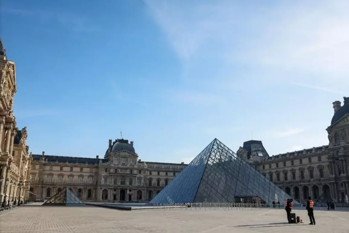 Il Louvre (Ansa)