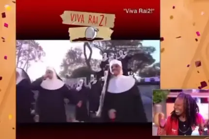 Whoopi Goldberg e la gag a Viva Rai 2 (frame Abc)