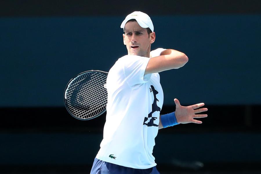 Sessione d'allenamento a Melbourne Park per Novak Djokovic (Ansa)