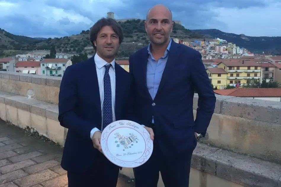 Massimo Rastelli e Tommaso Giulini con il premio dell'Ussi