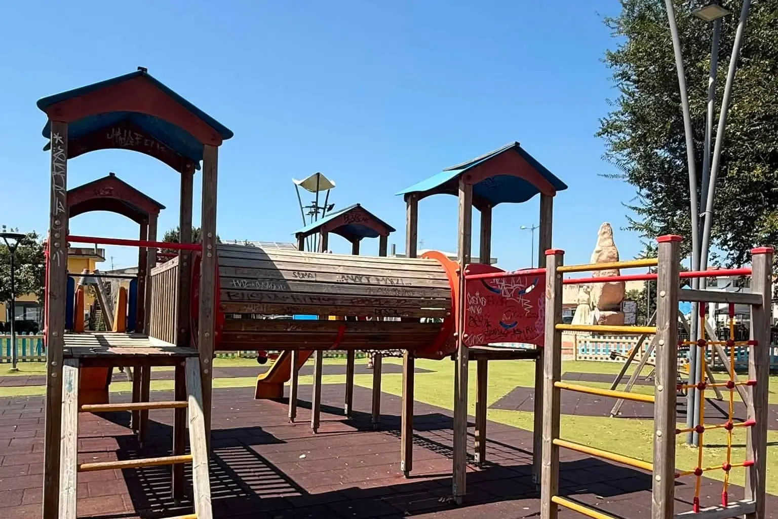 Terralba, riapre il parco giochi di piazza Kennedy ma urgono controlli e senso civico
