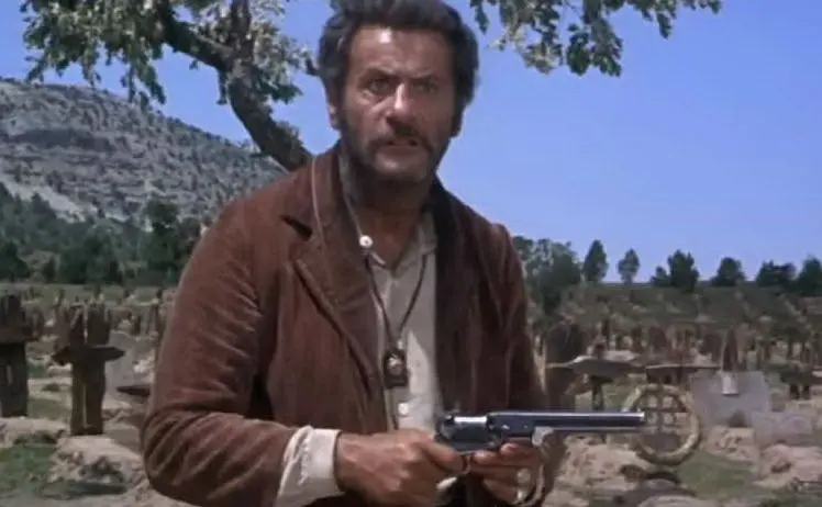La scena del cosiddetto &quot;triello&quot; finale è entrata nella storia del cinema (Ansa e Youtube)